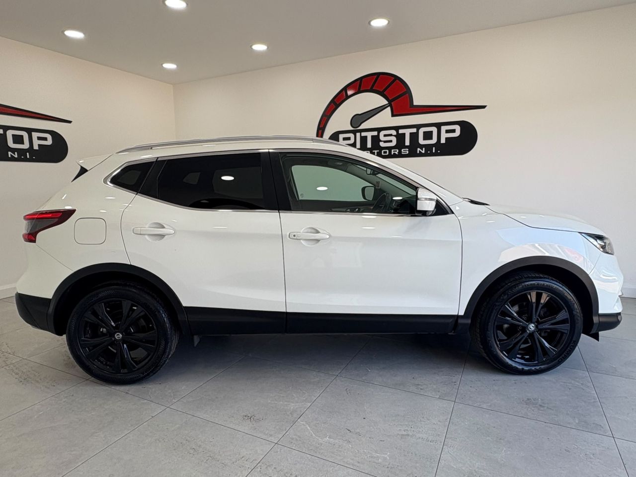 2018 NISSAN QASHQAI 1.6 dCi N-Connecta SUV 5dr Diesel XTRON Euro 6 (s/s) (130 ps) - vehicle photo 10 for sale on PureCar