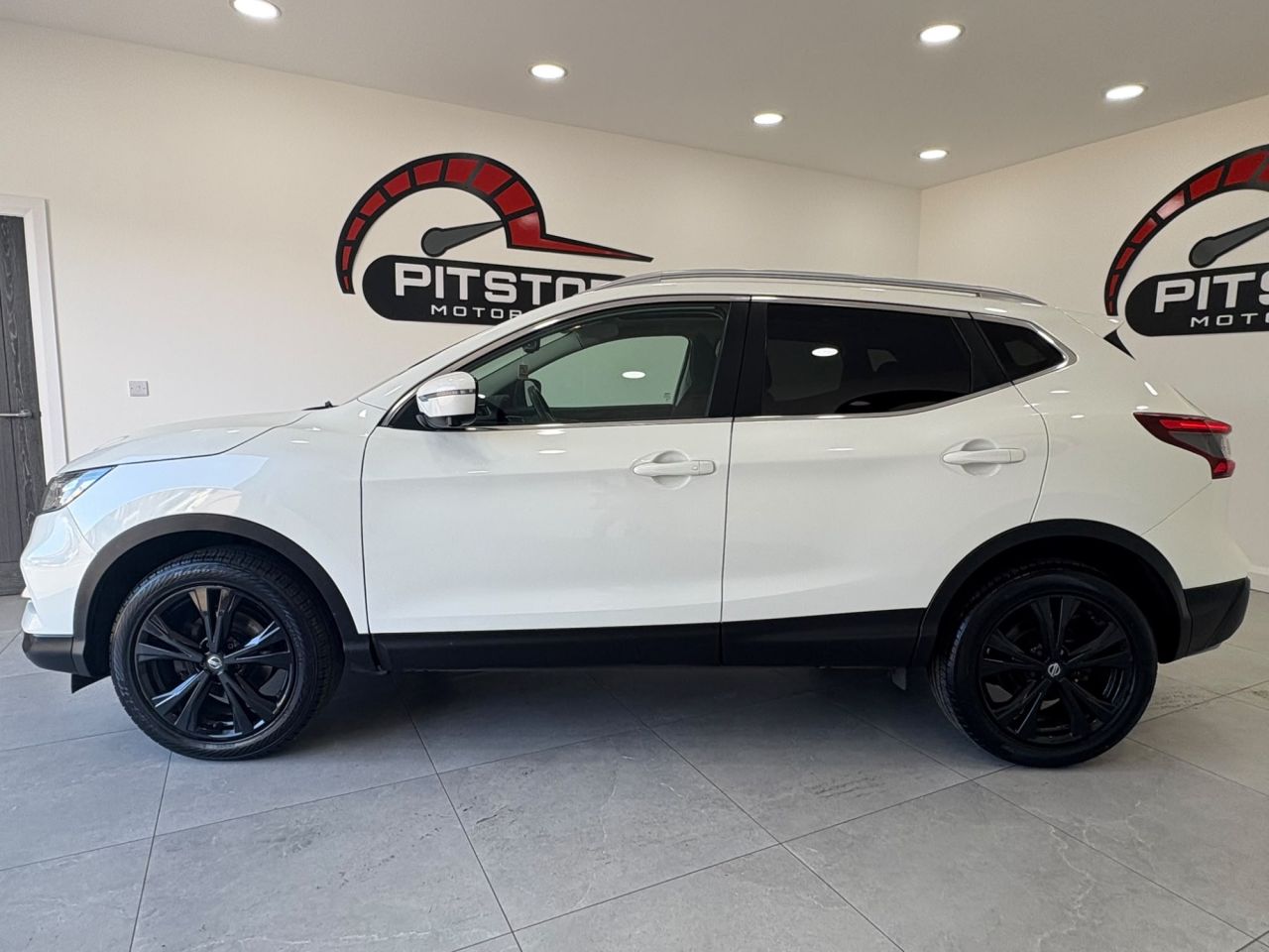 2018 NISSAN QASHQAI 1.6 dCi N-Connecta SUV 5dr Diesel XTRON Euro 6 (s/s) (130 ps) - vehicle photo 11 for sale on PureCar