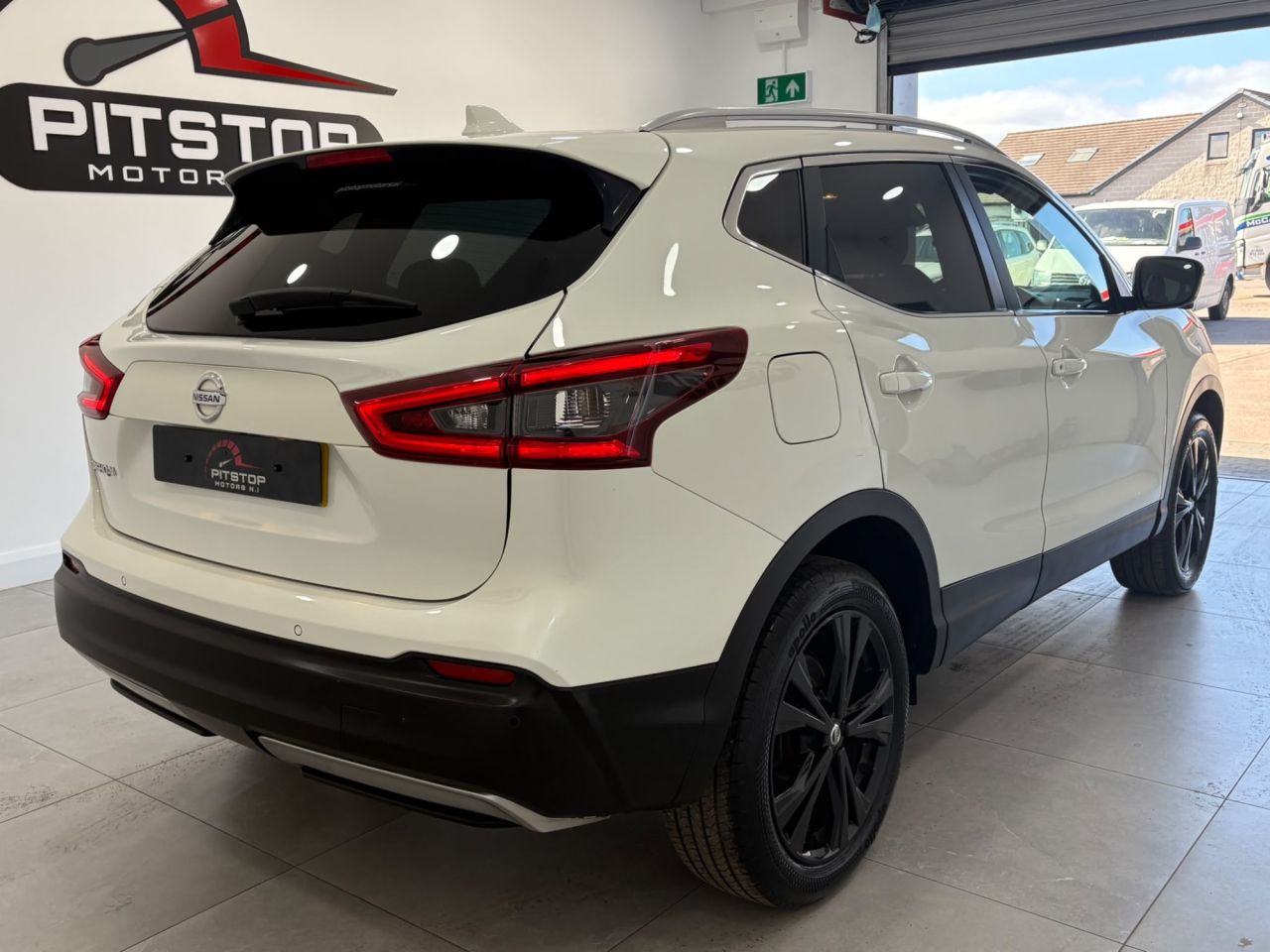 2018 NISSAN QASHQAI 1.6 dCi N-Connecta SUV 5dr Diesel XTRON Euro 6 (s/s) (130 ps) - vehicle photo 16 for sale on PureCar