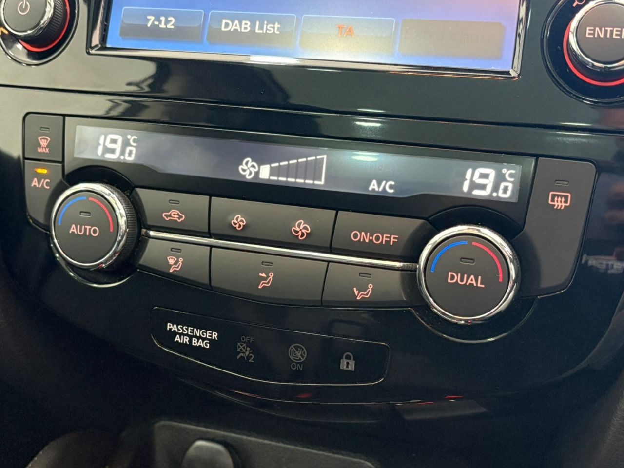 2018 NISSAN QASHQAI 1.6 dCi N-Connecta SUV 5dr Diesel XTRON Euro 6 (s/s) (130 ps) - vehicle photo 42 for sale on PureCar