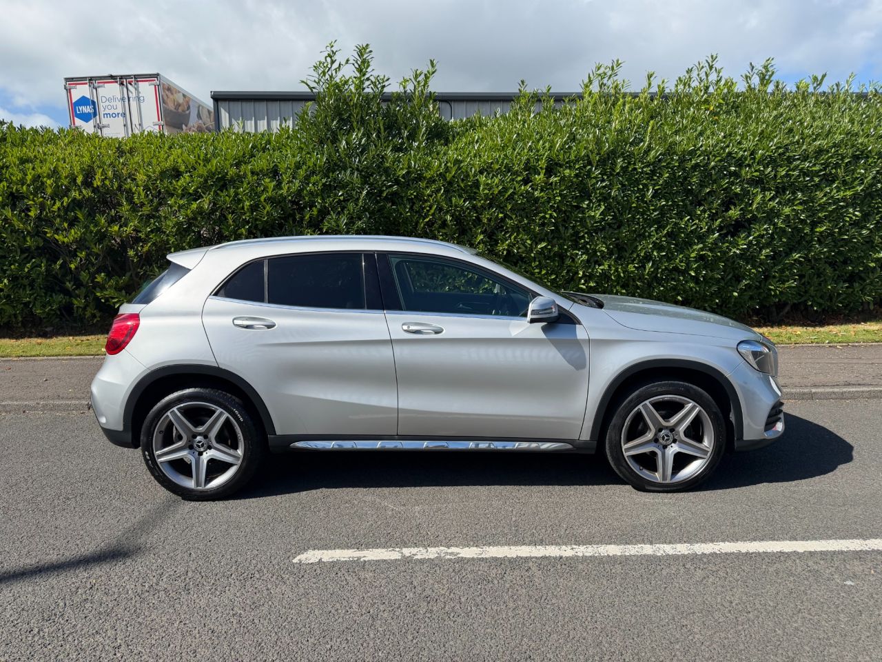 2018 MERCEDES GLA 2.1 GLA200d AMG Line SUV 5dr Diesel 7G-DCT Euro 6 (s/s) (136 ps) - vehicle photo 3 for sale on PureCar