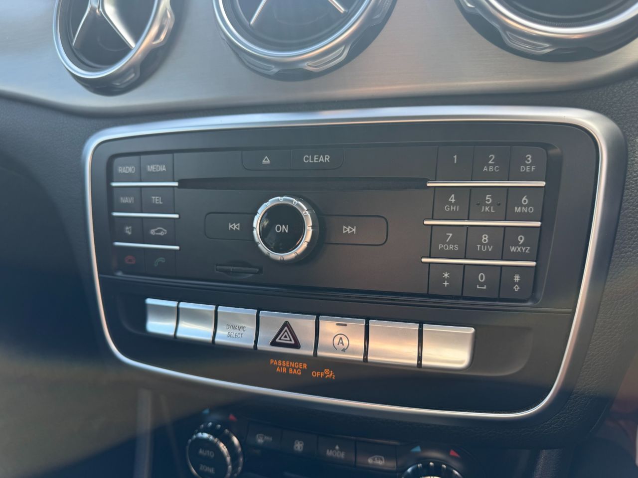 2018 MERCEDES GLA 2.1 GLA200d AMG Line SUV 5dr Diesel 7G-DCT Euro 6 (s/s) (136 ps) - vehicle photo 18 for sale on PureCar