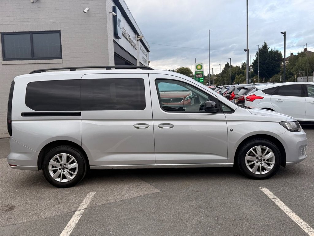 2023 Volkswagen Caddy Maxi — image 2