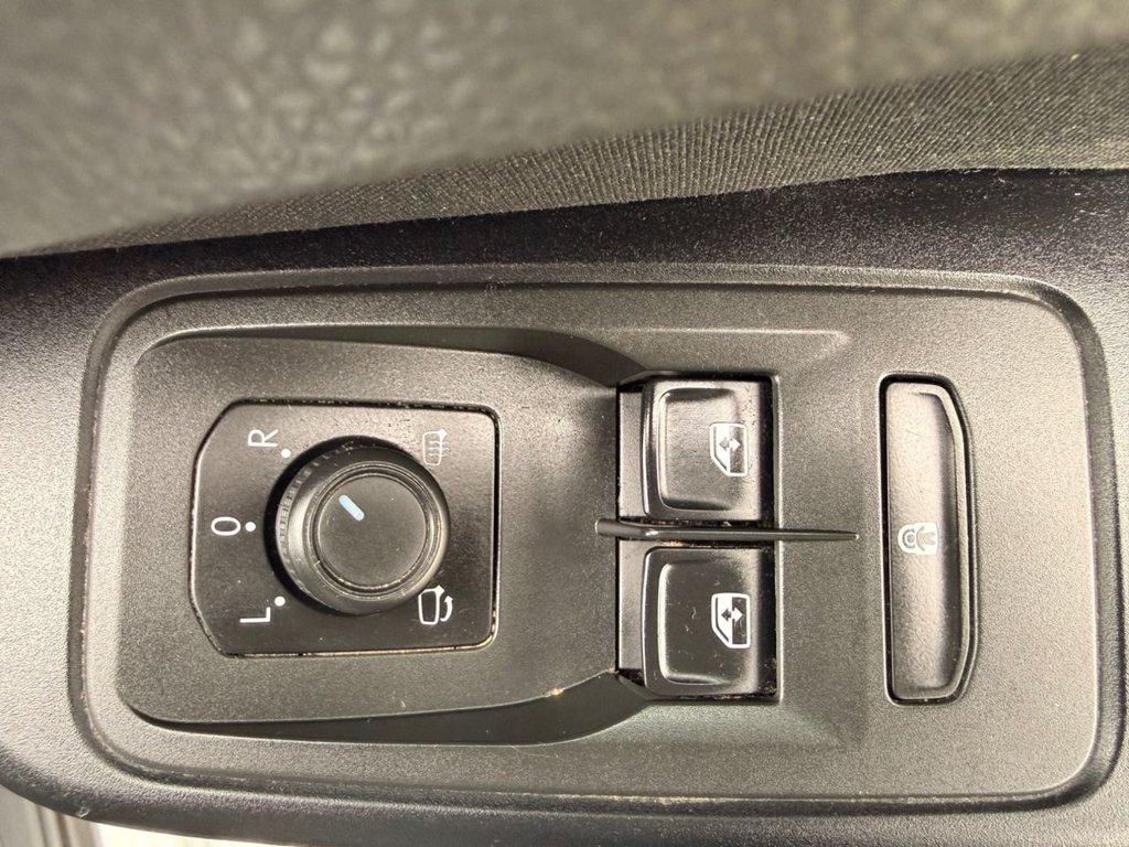 2023 Volkswagen Caddy Maxi — image 34