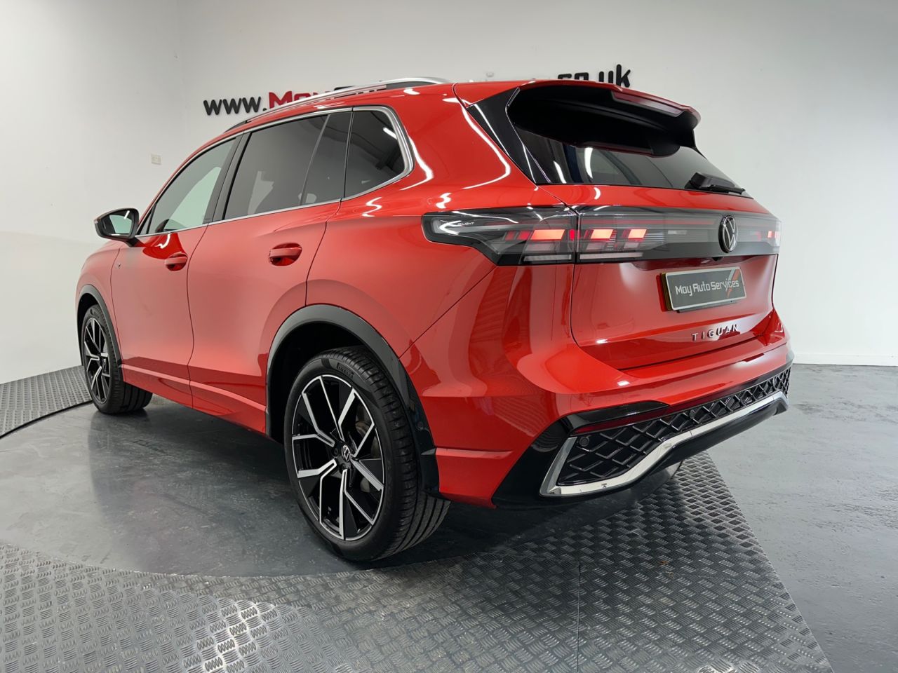 2025 VOLKSWAGEN TIGUAN 2.0 TDI R-Line SUV 5dr Diesel DSG Euro 6 (s/s) (150 ps) - vehicle photo 3 for sale on PureCar