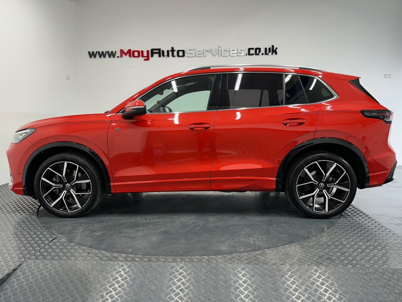 2025 VOLKSWAGEN TIGUAN 2.0 TDI R-Line SUV 5dr Diesel DSG Euro 6 (s/s) (150 ps) - vehicle photo 4 for sale on PureCar