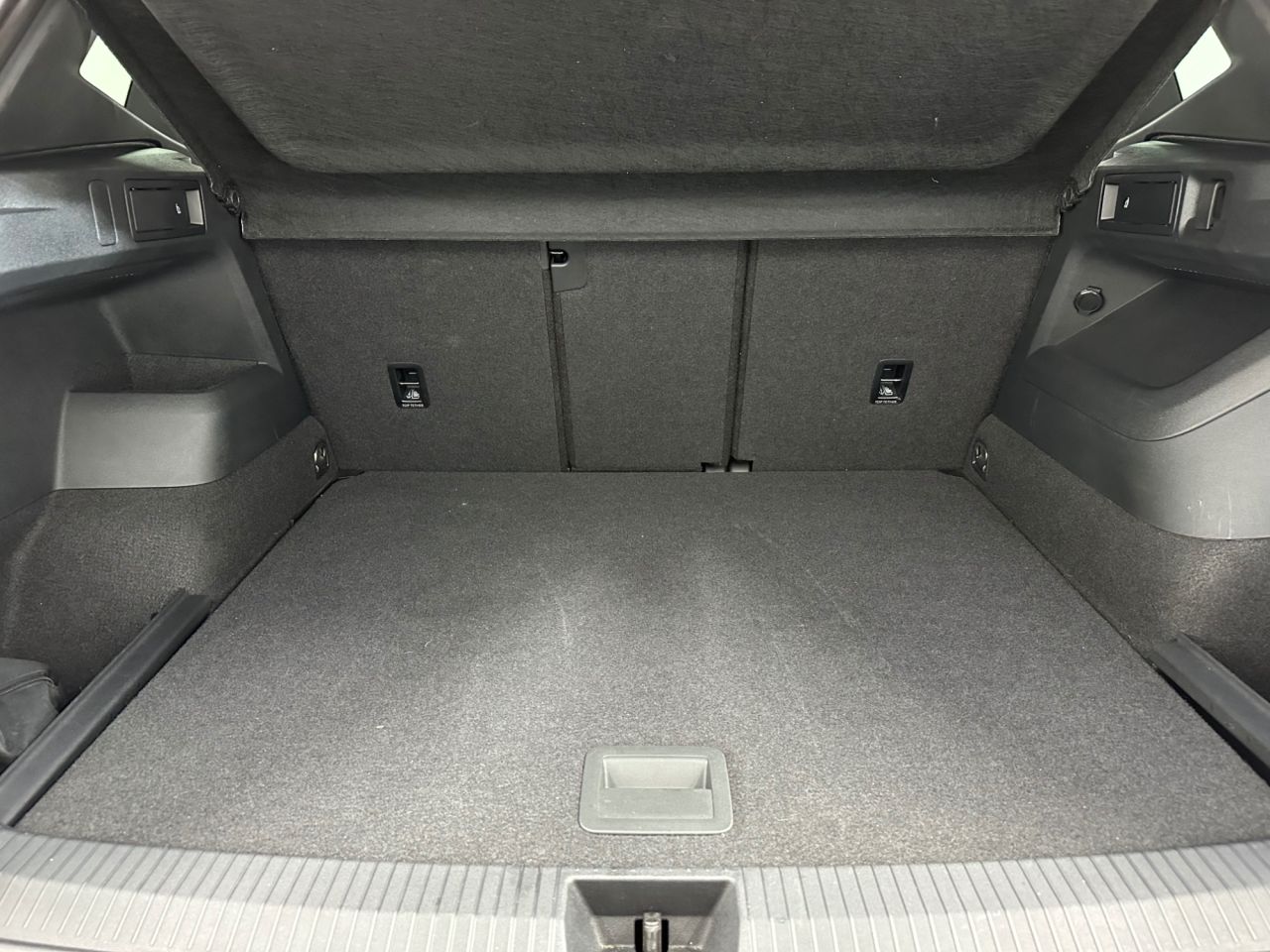 2025 VOLKSWAGEN TIGUAN 2.0 TDI R-Line SUV 5dr Diesel DSG Euro 6 (s/s) (150 ps) - vehicle photo 26 for sale on PureCar