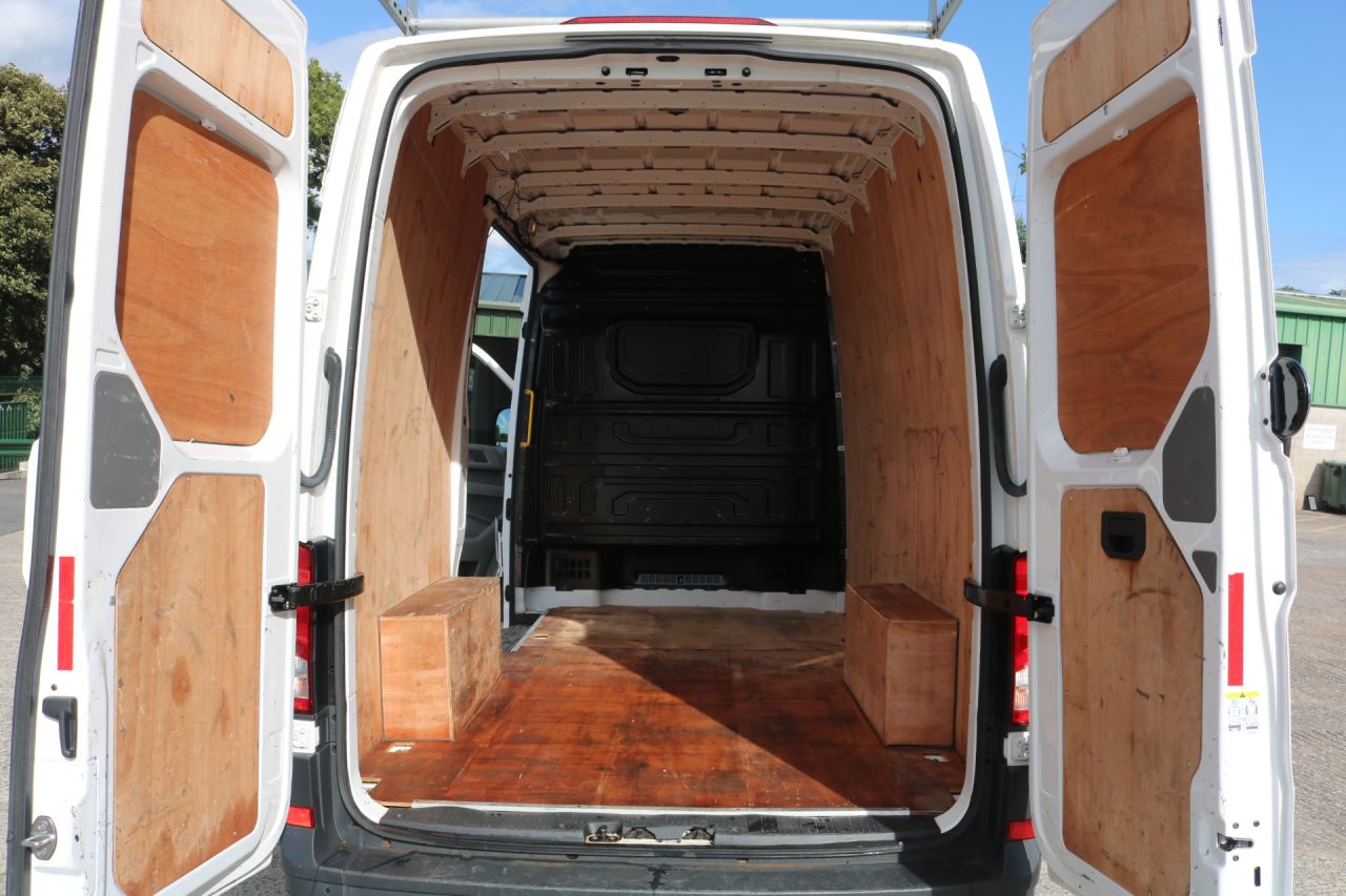 2023 VOLKSWAGEN CRAFTER 2.0 TDI CR30 Startline Panel Van 5dr Diesel Manual FWD MWB High Roof Euro 6 - vehicle photo 6 for sale on PureCar