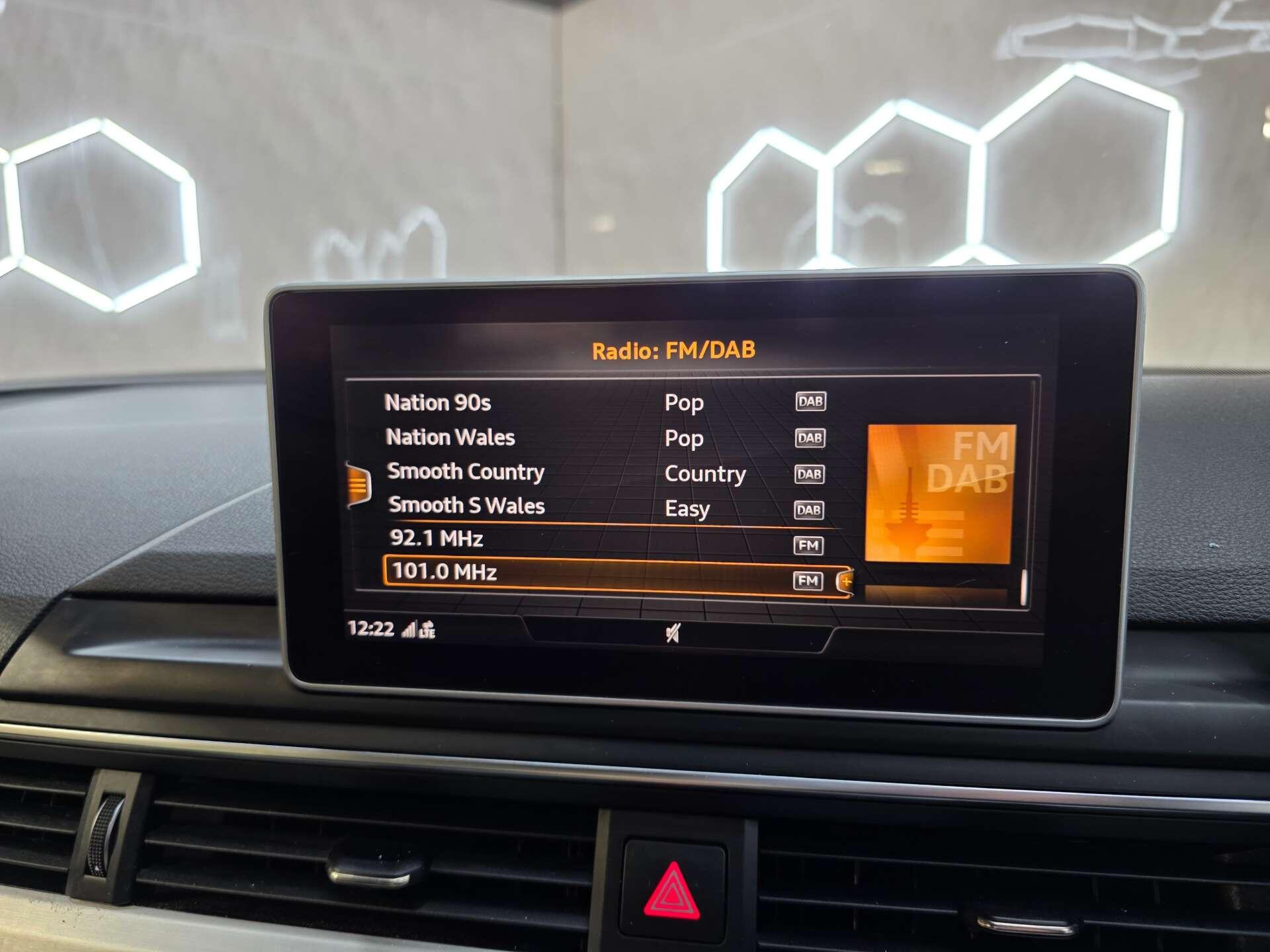 2017 66 AUDI A4