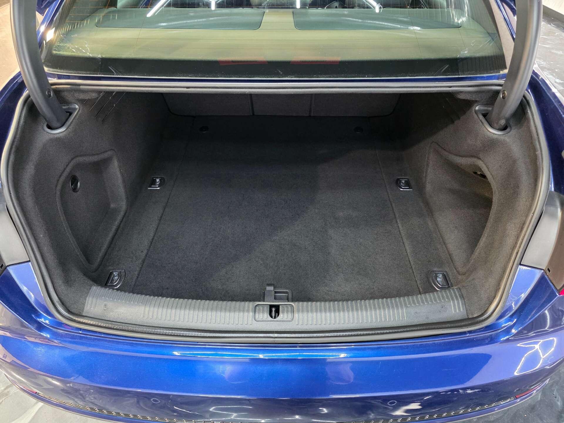 2017 66 AUDI A4