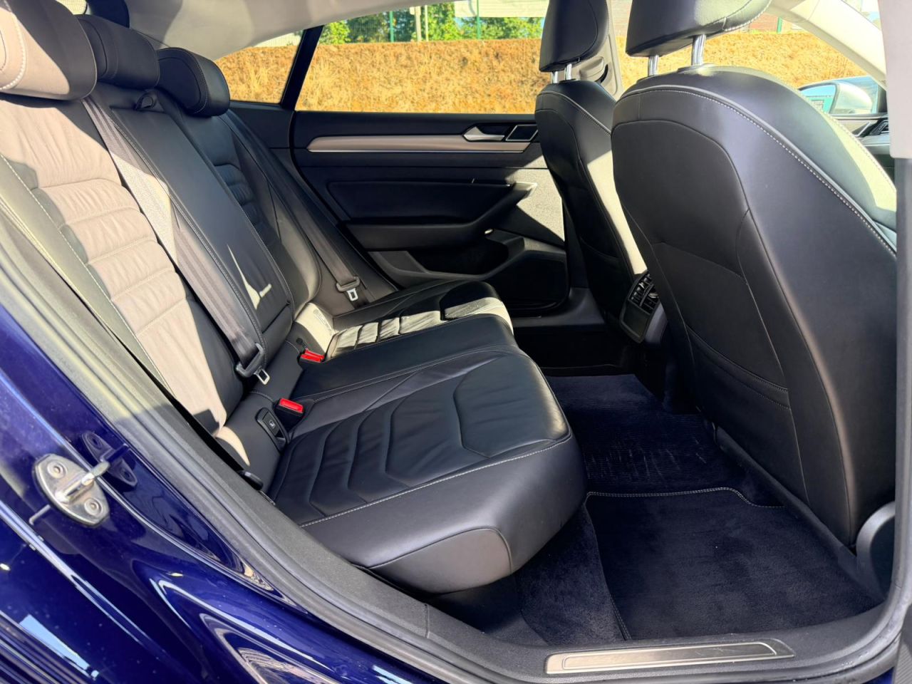 2019 VOLKSWAGEN ARTEON 2.0 TDI Elegance Fastback 5dr Diesel Manual Euro 6 (s/s) (150 ps) - vehicle photo 15 for sale on PureCar
