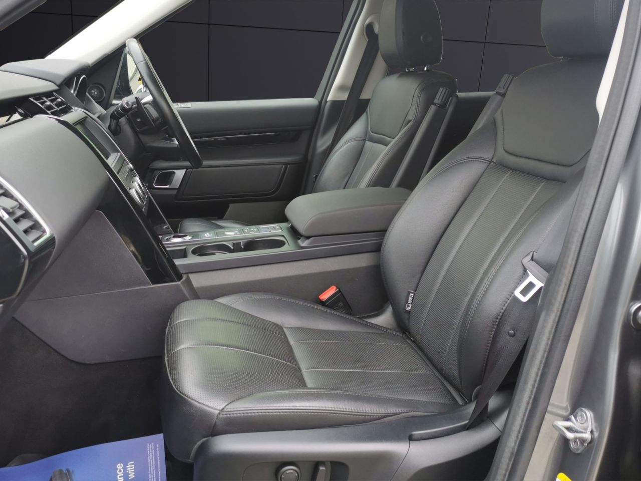 2018 LAND ROVER DISCOVERY 2.0 SD4 SE SUV 5dr Diesel Auto 4WD Euro 6 (s/s) (240 ps) :Low Rate finance - vehicle photo 18 for sale on PureCar