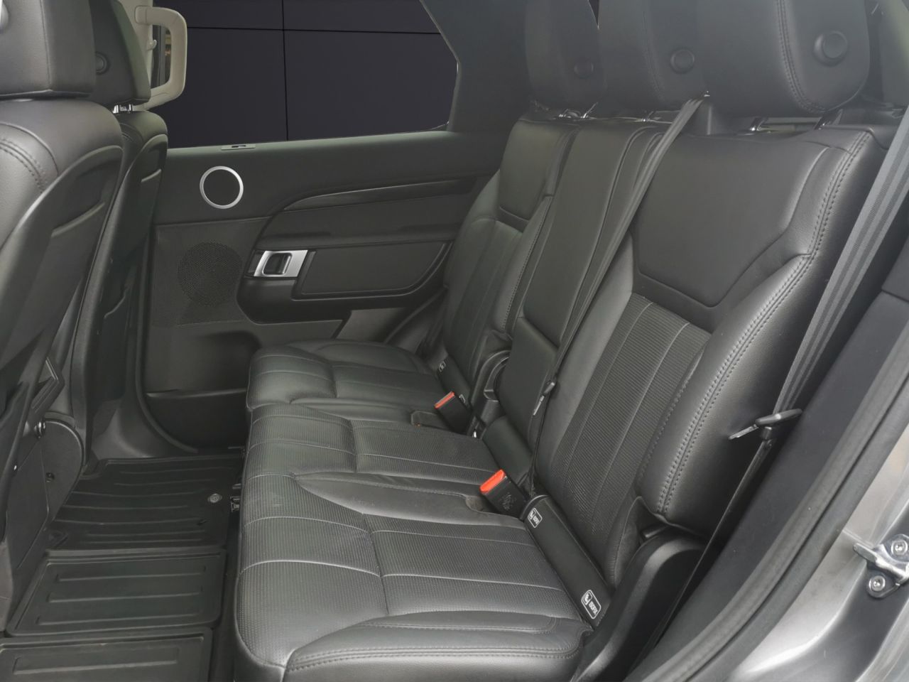 2018 LAND ROVER DISCOVERY 2.0 SD4 SE SUV 5dr Diesel Auto 4WD Euro 6 (s/s) (240 ps) :Low Rate finance - vehicle photo 19 for sale on PureCar