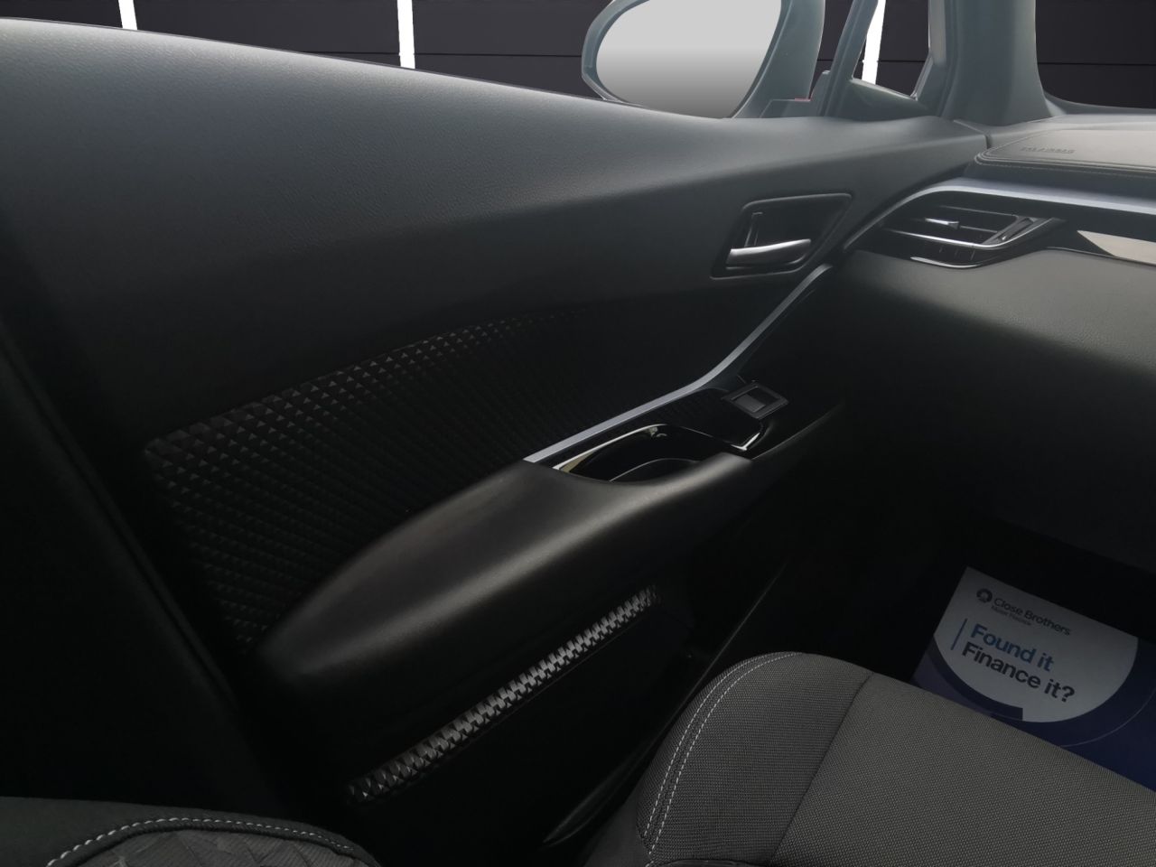 2021 TOYOTA C-HR 1.8 VVT-h GPF Design SUV 5dr Petrol Hybrid CVT Euro 6 (s/s) (122 ps) Very E - vehicle photo 17 for sale on PureCar