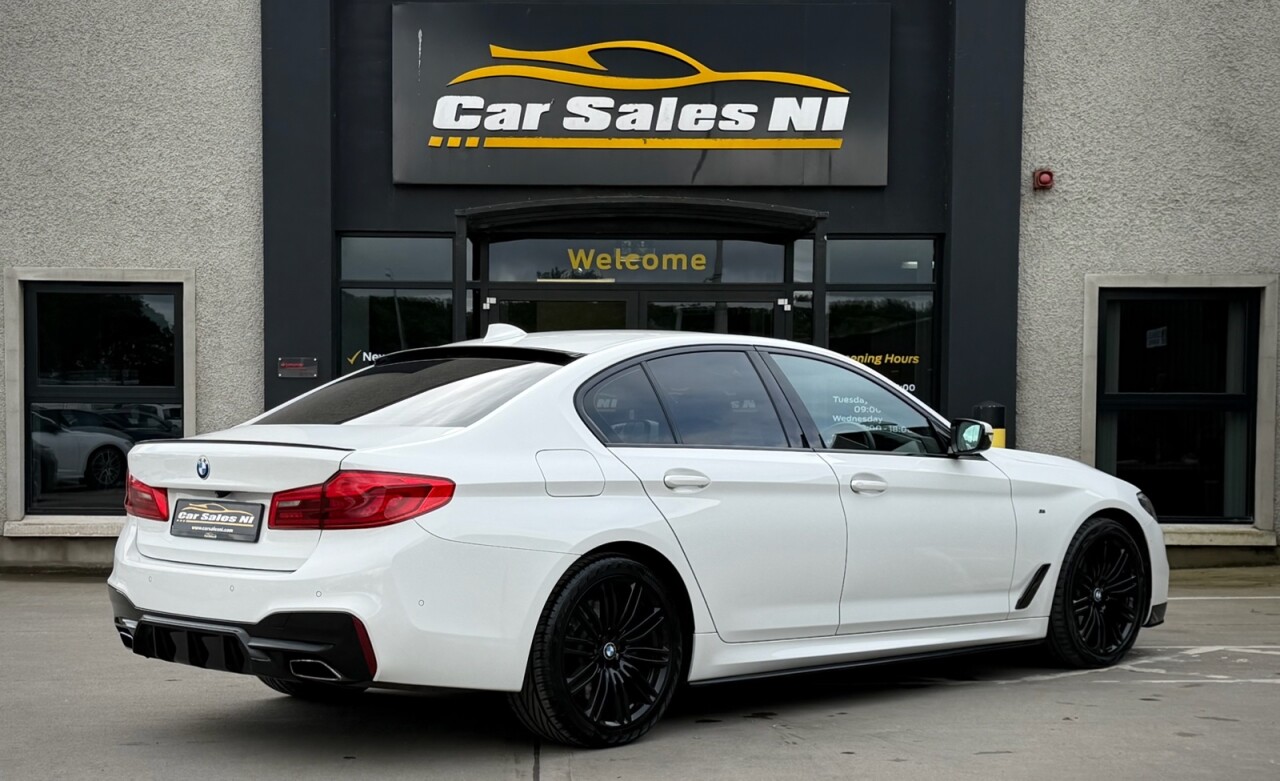 2019 BMW 5 SERIES 3.0 530d M Sport Saloon 4dr Diesel Auto xDrive Euro 6 (s/s) (265 ps) - vehicle photo 4 for sale on PureCar