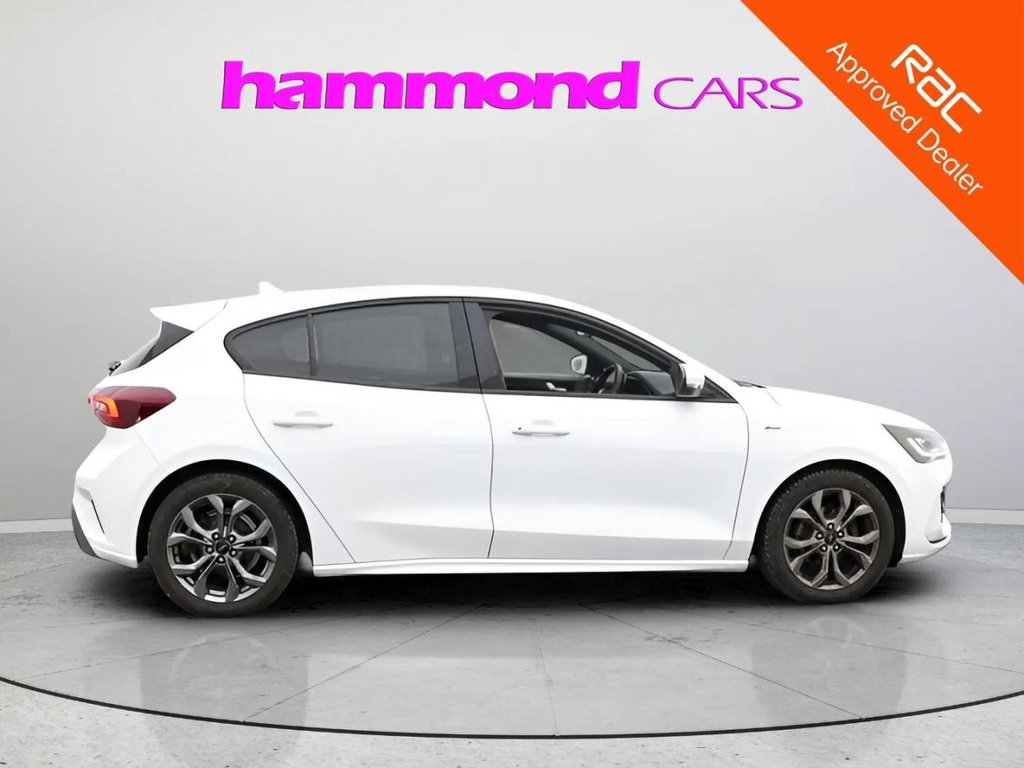 2023 Ford Focus — image 4