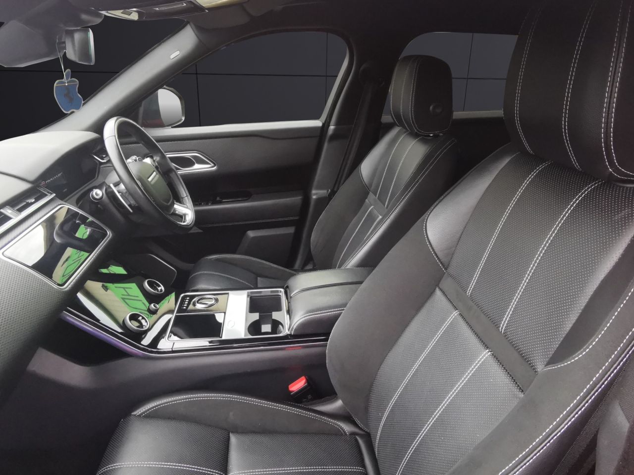 2020 LAND ROVER RANGE ROVER VELAR 2.0 D240 R-Dynamic SE SUV 5dr Diesel Auto 4WD Euro 6 (s/s) (240 ps) Low Rat - vehicle photo 18 for sale on PureCar