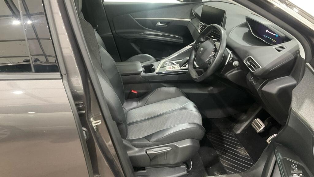 2023 Peugeot 3008 — image 6