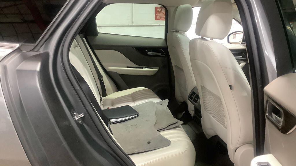 2016 16 JAGUAR F-PACE