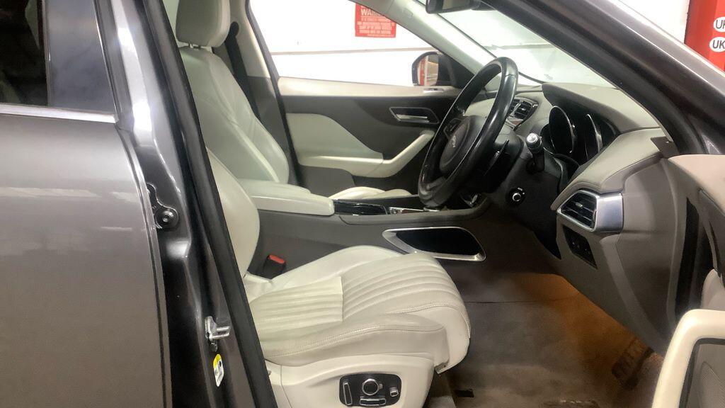 2016 16 JAGUAR F-PACE