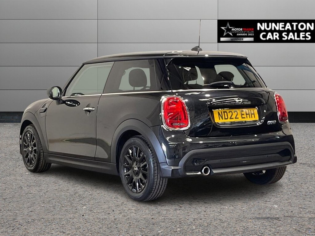 2022 MINI Hatch — image 2