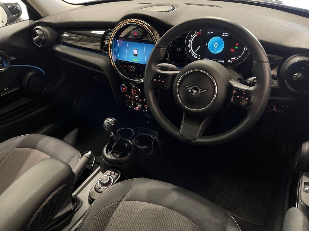 2022 MINI Hatch — image 4