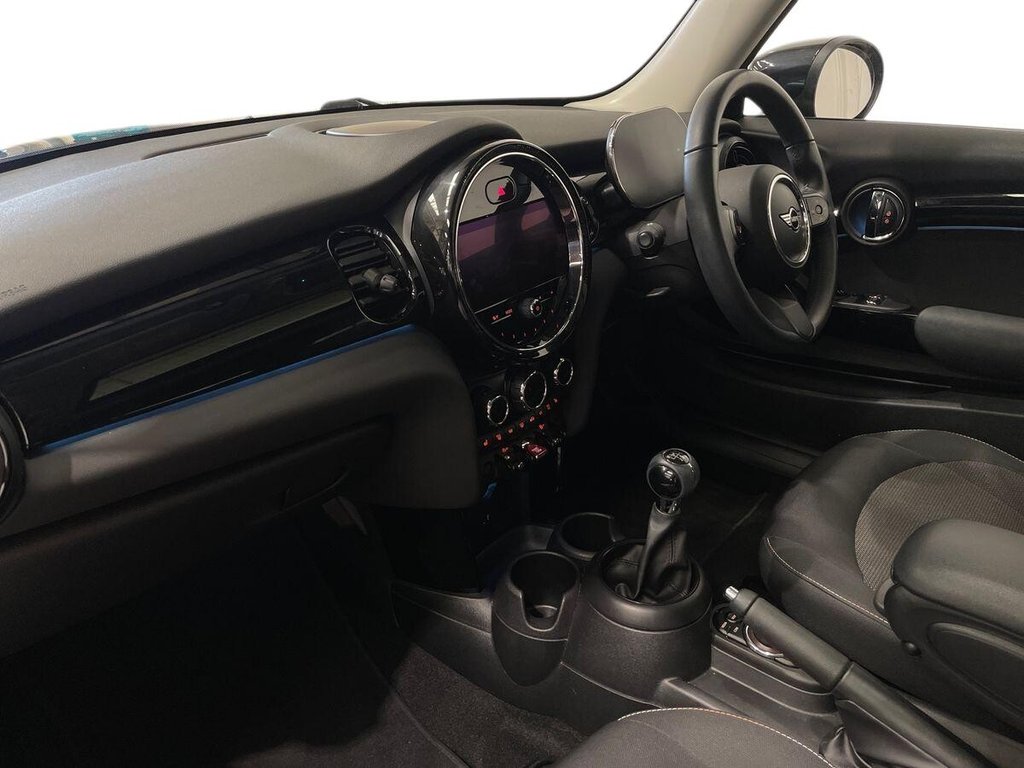 2022 MINI Hatch — image 8