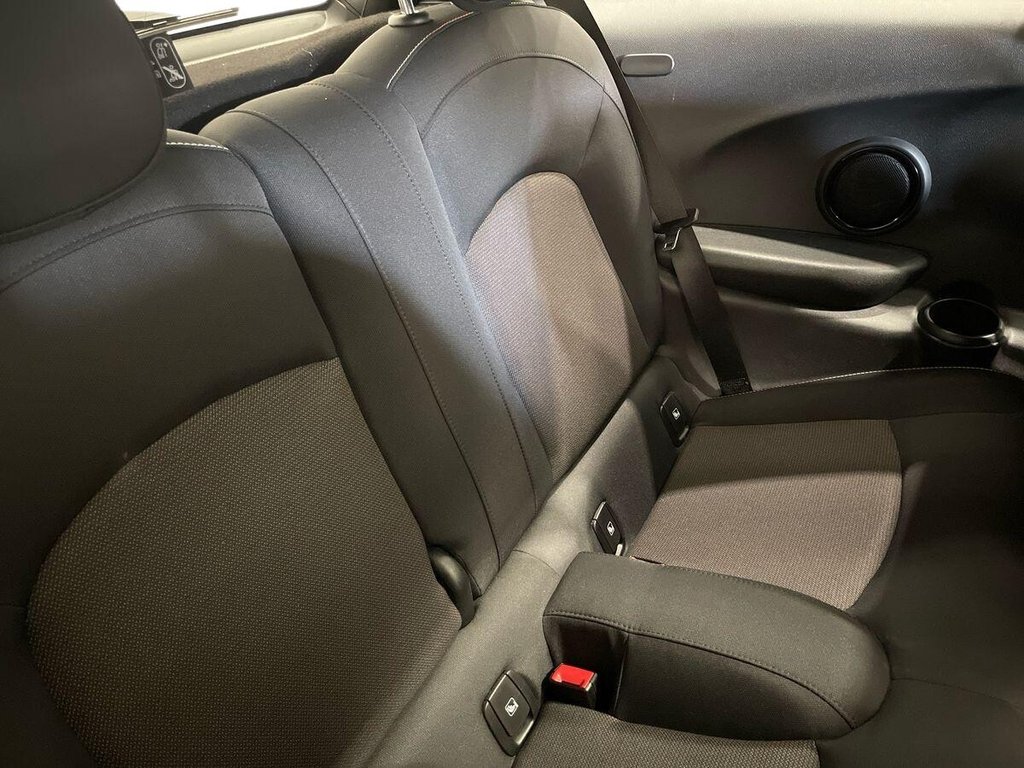 2022 MINI Hatch — image 17