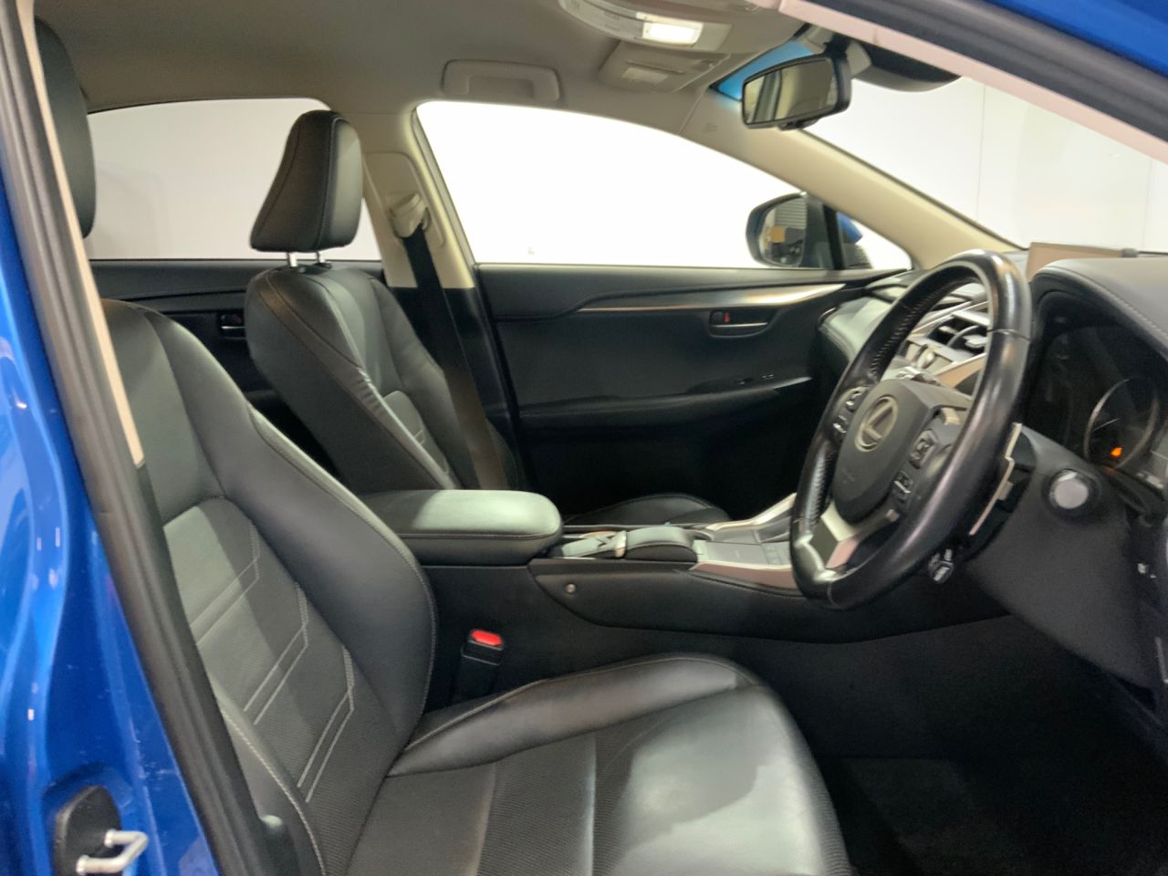 2018 LEXUS NX 2.5 300h Luxury SUV 5dr Petrol Hybrid E-CVT 4WD Euro 6 (s/s) (197 ps) - vehicle photo 18 for sale on PureCar