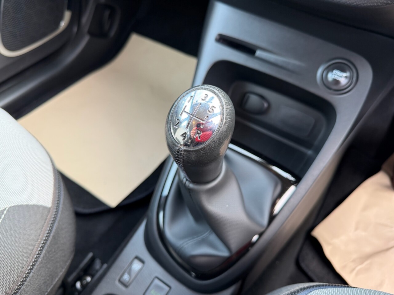 2014 RENAULT CAPTUR 0.9 TCe ENERGY Dynamique MediaNav SUV 5dr Petrol Manual Euro 5 (s/s) (90 ps - vehicle photo 22 for sale on PureCar
