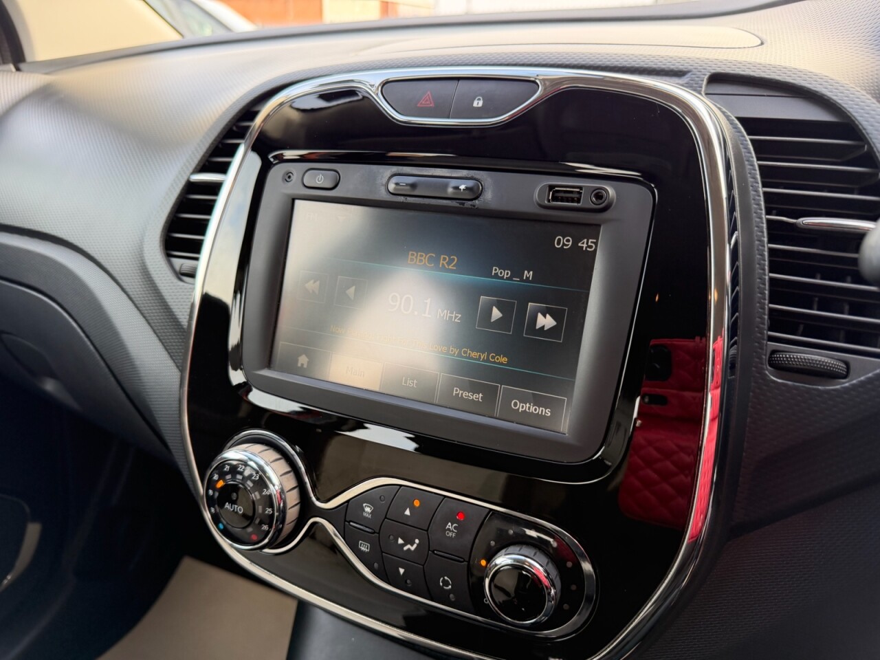 2014 RENAULT CAPTUR 0.9 TCe ENERGY Dynamique MediaNav SUV 5dr Petrol Manual Euro 5 (s/s) (90 ps - vehicle photo 21 for sale on PureCar