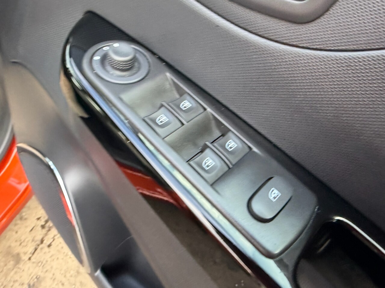2014 RENAULT CAPTUR 0.9 TCe ENERGY Dynamique MediaNav SUV 5dr Petrol Manual Euro 5 (s/s) (90 ps - vehicle photo 26 for sale on PureCar
