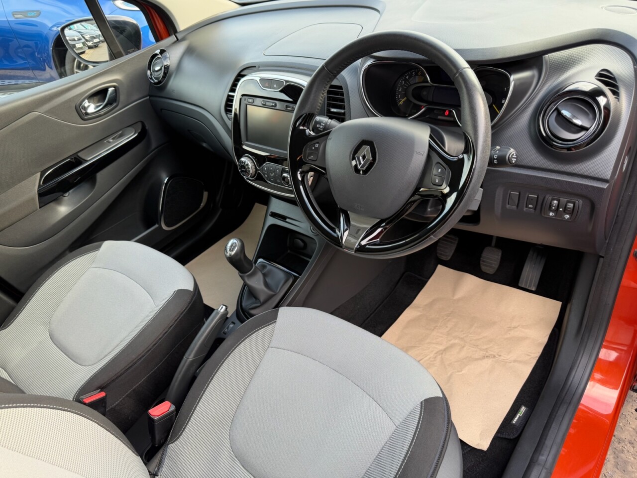 2014 RENAULT CAPTUR 0.9 TCe ENERGY Dynamique MediaNav SUV 5dr Petrol Manual Euro 5 (s/s) (90 ps - vehicle photo 24 for sale on PureCar