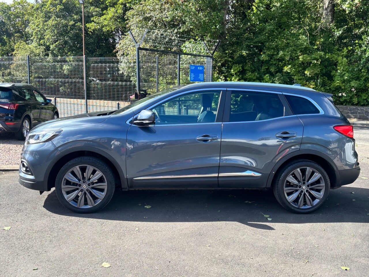 2020 RENAULT KADJAR 1.5 Blue dCi Iconic SUV 5dr Diesel EDC Euro 6 (s/s) (115 ps) - vehicle photo 4 for sale on PureCar