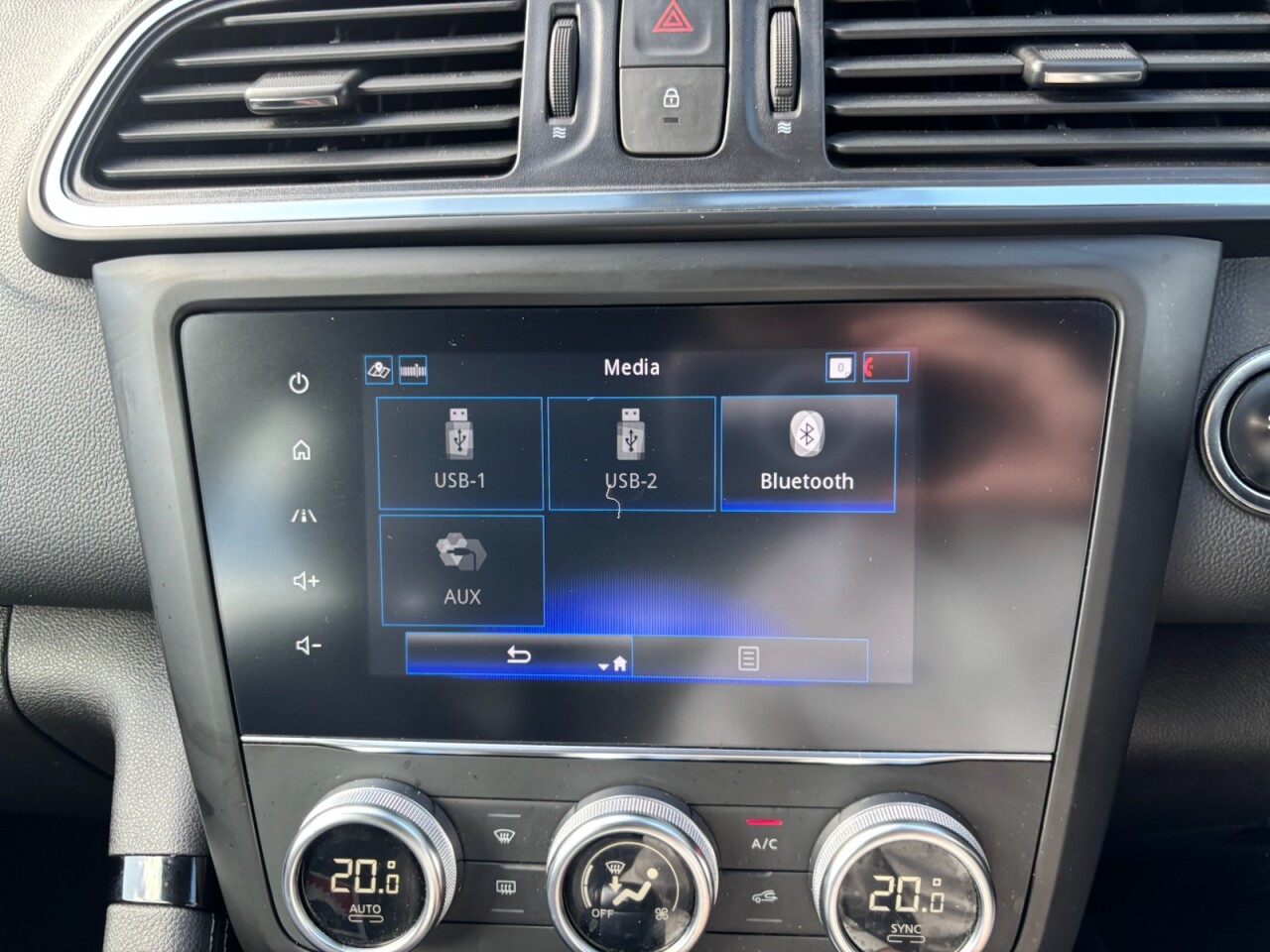 2020 RENAULT KADJAR 1.5 Blue dCi Iconic SUV 5dr Diesel EDC Euro 6 (s/s) (115 ps) - vehicle photo 15 for sale on PureCar