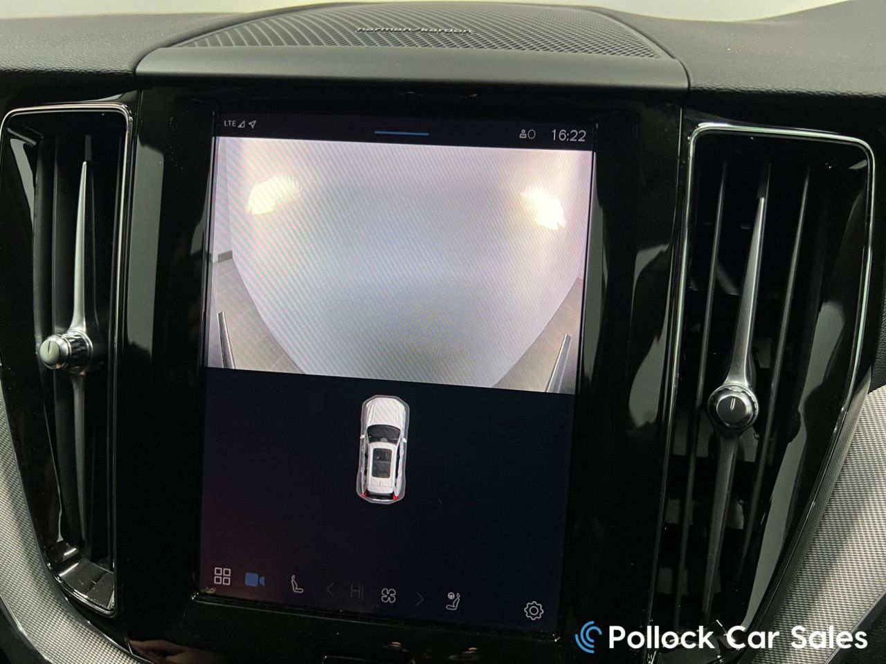 2025 VOLVO XC60 2.0 B5 MHEV Plus SUV 5dr Petrol Hybrid Auto AWD Euro 6 (s/s) (250 ps) 22",3 - vehicle photo 56 for sale on PureCar