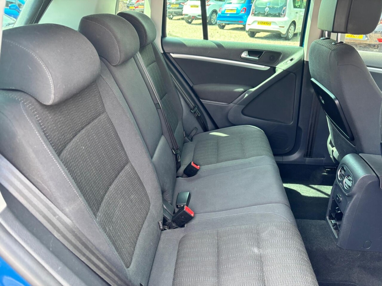 2012 VOLKSWAGEN TIGUAN 2.0 TDI BlueMotion Tech SE SUV 5dr Diesel Manual 4WD Euro 5 (s/s) (140 ps) - vehicle photo 10 for sale on PureCar