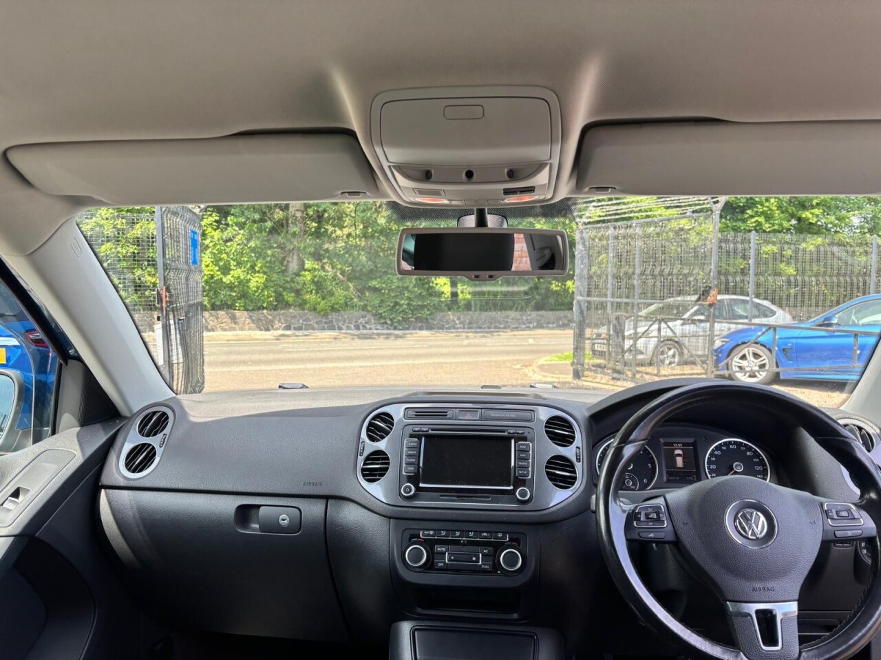 2012 VOLKSWAGEN TIGUAN 2.0 TDI BlueMotion Tech SE SUV 5dr Diesel Manual 4WD Euro 5 (s/s) (140 ps) - vehicle photo 11 for sale on PureCar