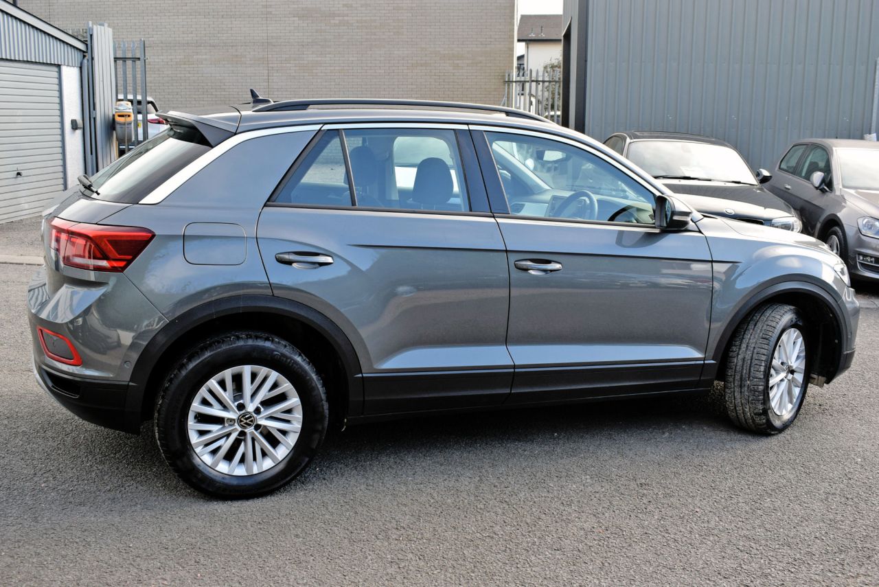 2023 VOLKSWAGEN T-ROC 1.5 TSI Life SUV 5dr Petrol DSG Euro 6 (s/s) (150 ps) Android Auto/Apple Ca - vehicle photo 4 for sale on PureCar