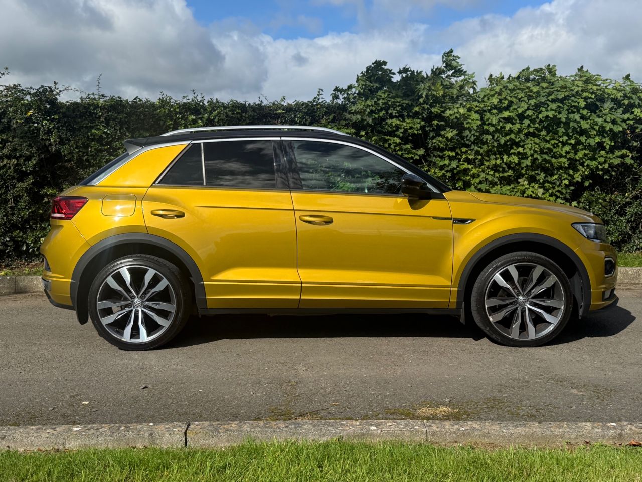 2019 VOLKSWAGEN T-ROC 1.5 TSI GPF EVO R-Line SUV 5dr Petrol Manual Euro 6 (s/s) (150 ps) - vehicle photo 2 for sale on PureCar