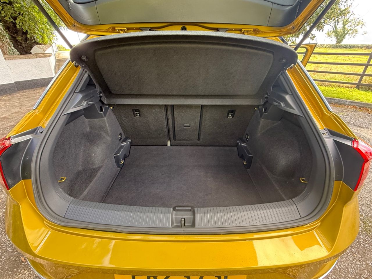 2019 VOLKSWAGEN T-ROC 1.5 TSI GPF EVO R-Line SUV 5dr Petrol Manual Euro 6 (s/s) (150 ps) - vehicle photo 26 for sale on PureCar