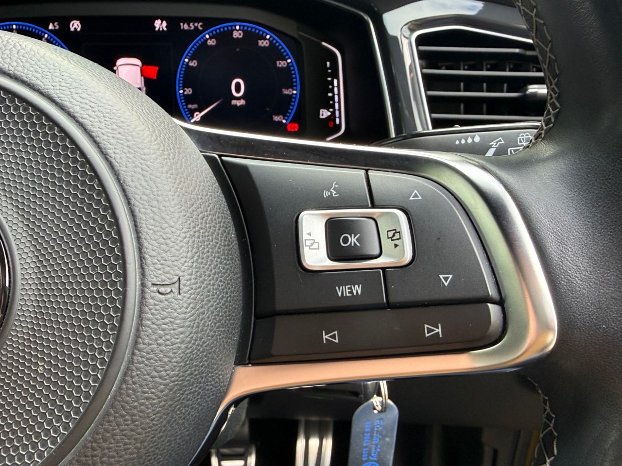 2019 VOLKSWAGEN T-ROC 1.5 TSI GPF EVO R-Line SUV 5dr Petrol Manual Euro 6 (s/s) (150 ps) - vehicle photo 29 for sale on PureCar