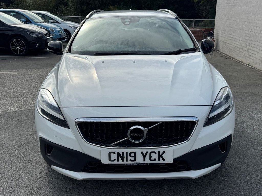 2019 Volvo V40 Cross Country — image 8