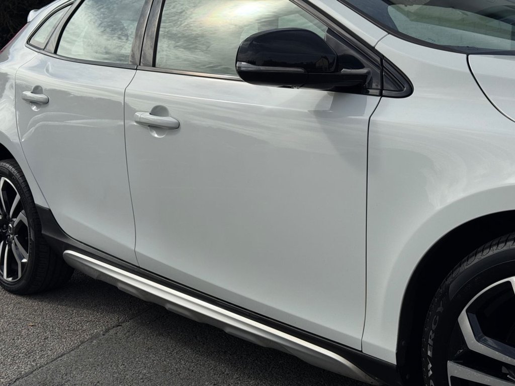 2019 Volvo V40 Cross Country — image 10