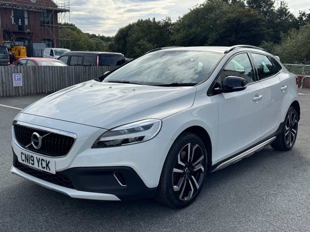 2019 Volvo V40 Cross Country — image 7