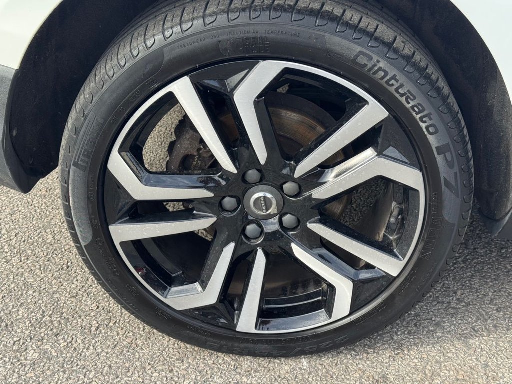 2019 Volvo V40 Cross Country — image 15