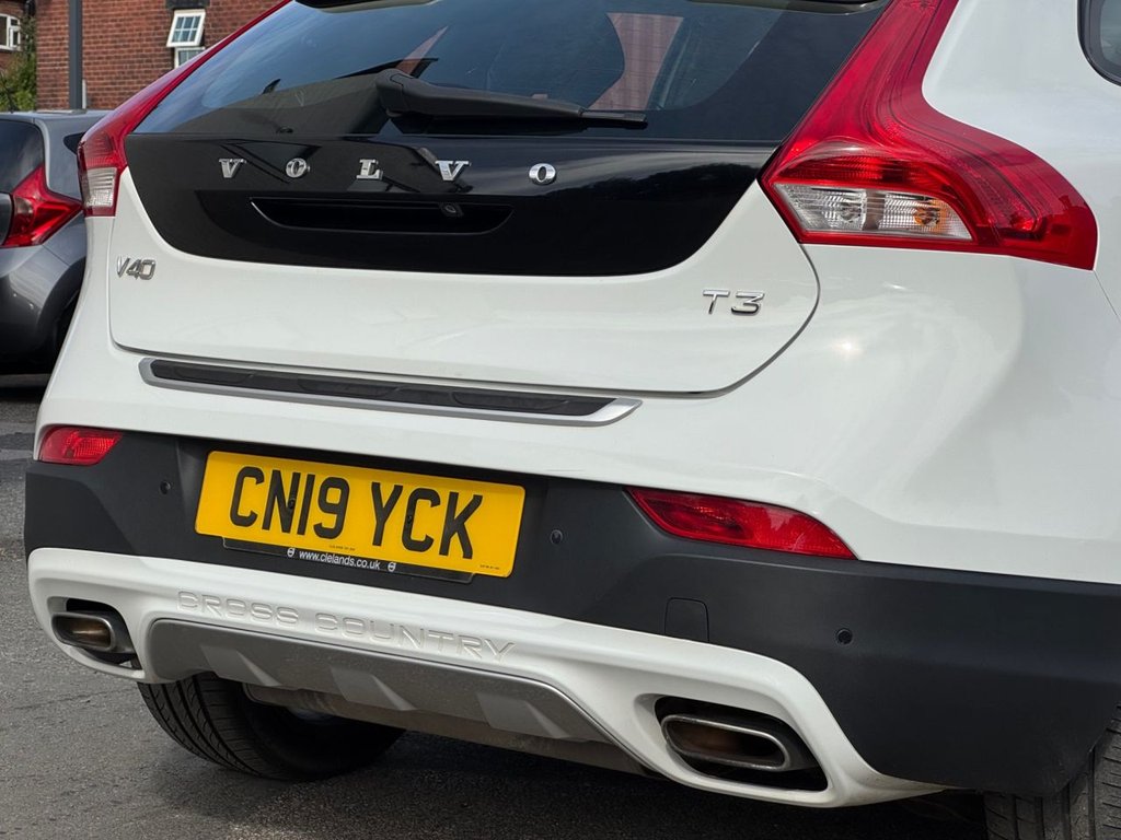 2019 Volvo V40 Cross Country — image 13