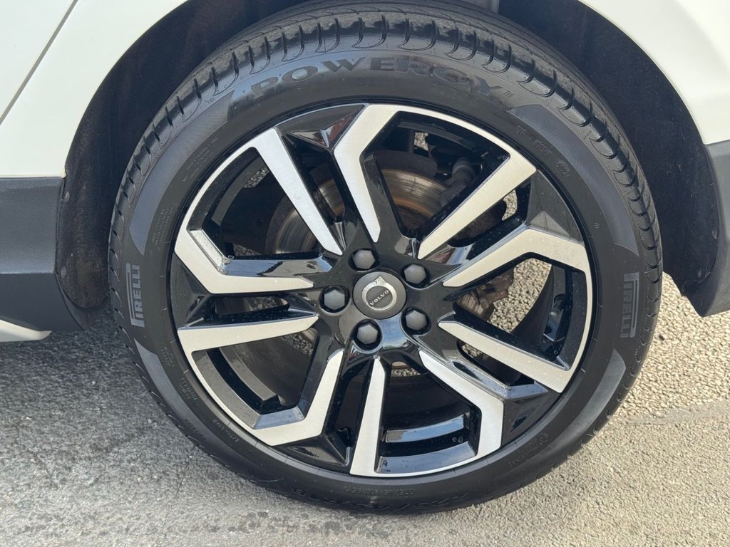 2019 Volvo V40 Cross Country — image 16
