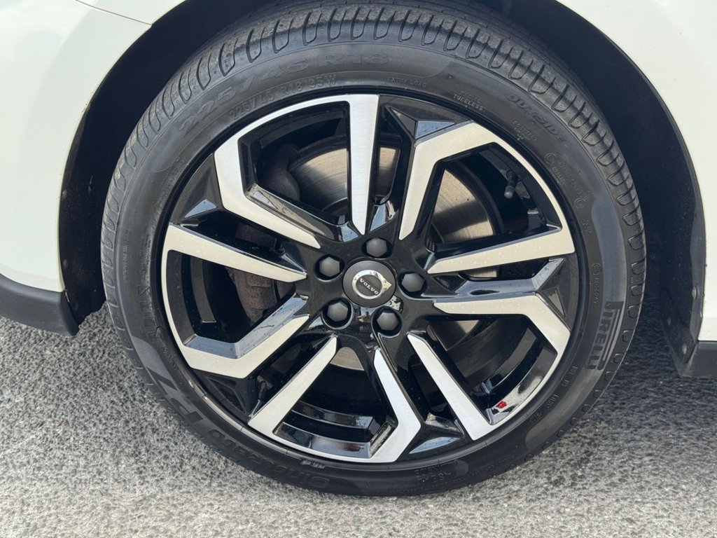 2019 Volvo V40 Cross Country — image 17
