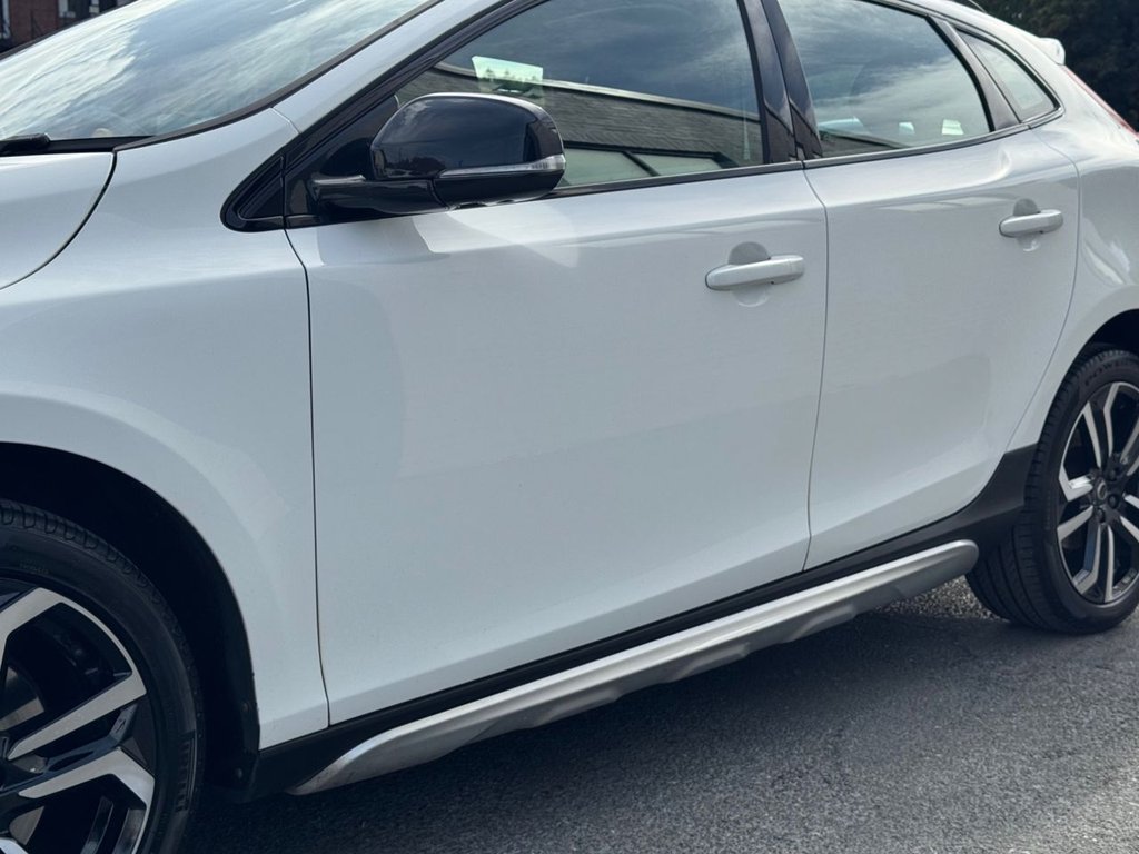 2019 Volvo V40 Cross Country — image 11